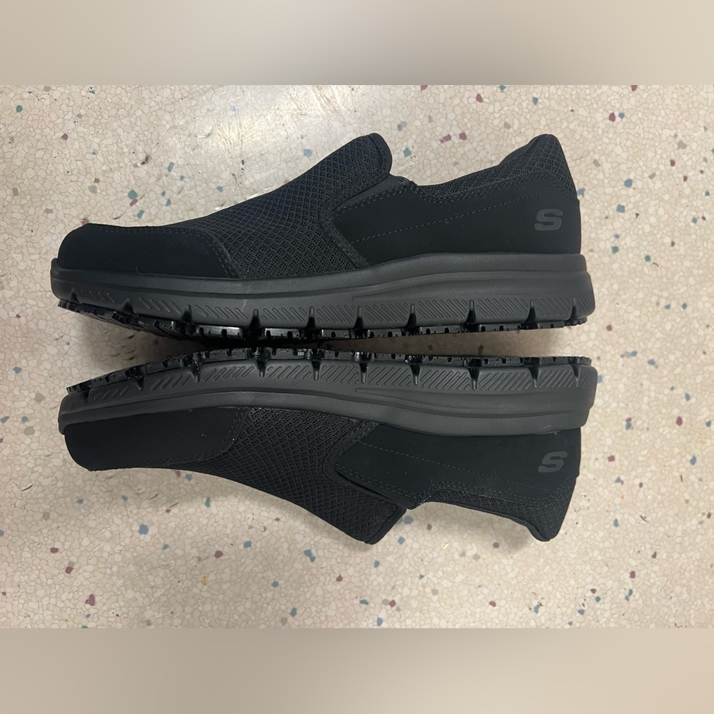 Sketchers Mcallen slip resistant work shoes - Women’s size 11